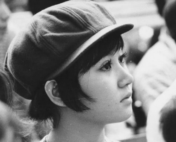 Kiểu dáng mũ bê rê từng xuất hiện tại Sài Gòn xưa cũng vẫn được các cô gái trẻ ngày nay yêu thích.